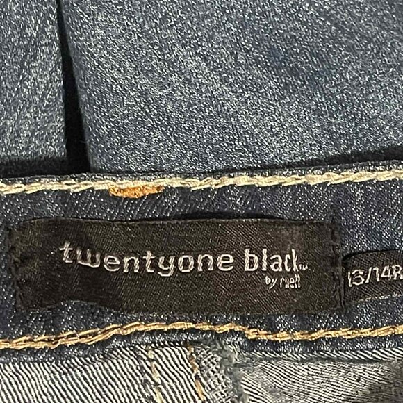TWENTYONE BLACK BY RUE 21 DARK‎ WASH SIZE 13/14R - Picture 3 of 10